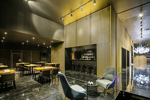 Bar (on property) - Pytloun Grand Hotel Imperial (Liberec)