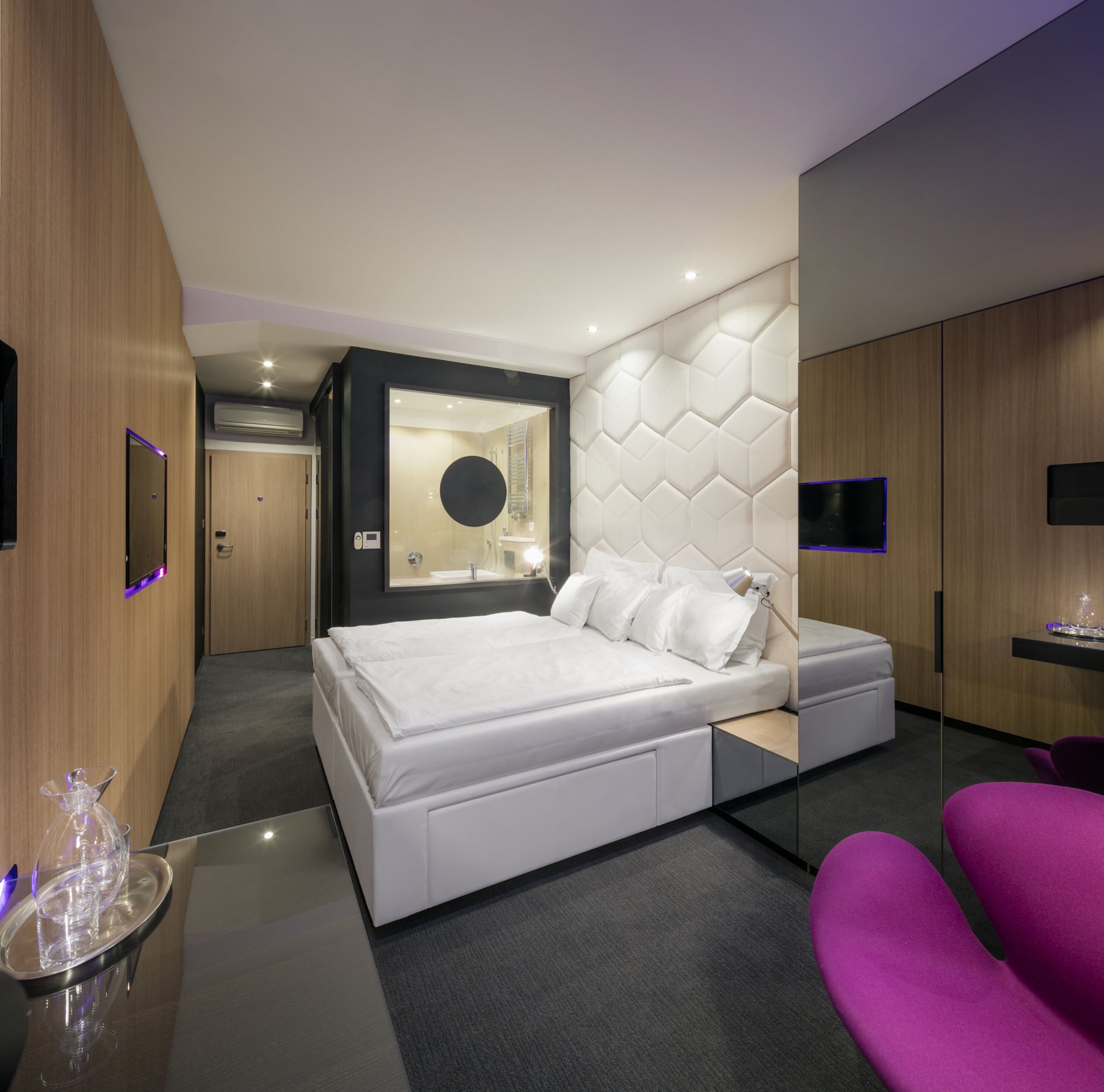 premium bedding, minibar, in-room safe, desk