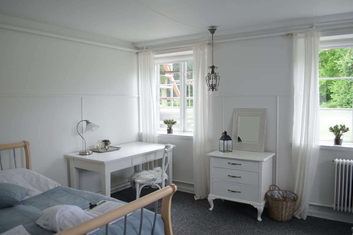 Familienzimmer, Gemeinschaftsbad | Zustellbetten, Bettwäsche