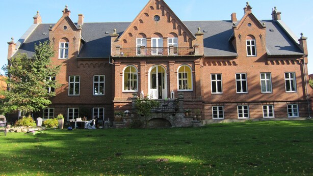 Front of property - Ny Kirstineberg Gods Bed & Breakfast (Nykøbing Falster)