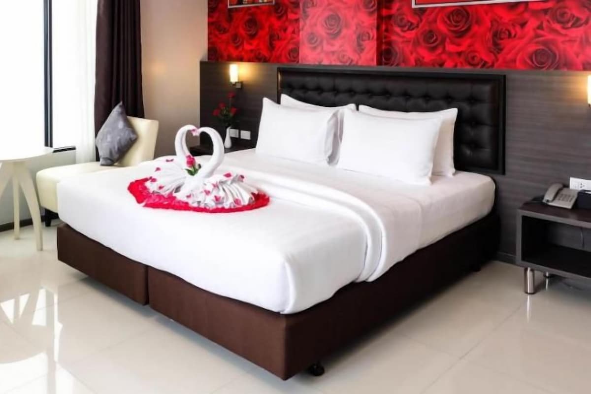 Bộ đồ giường cao cấp, két bảo mật tại phòng, màn/rèm cản sáng 