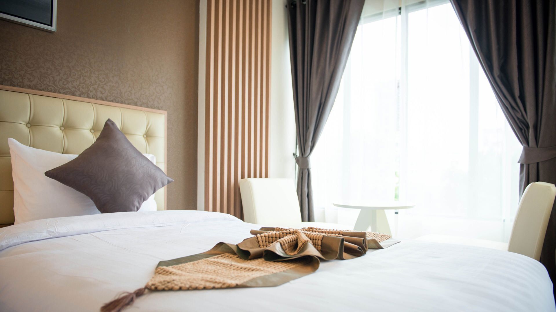Roupas de cama premium, cofres nos quartos, individualmente mobiliados