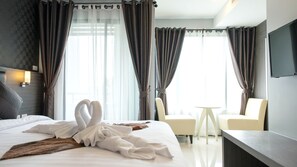 Habitación doble superior | Ropa de cama de alta calidad, caja fuerte, mobiliario individual
