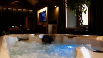 Indoor spa tub