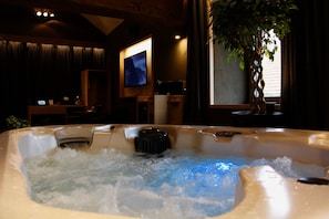 Indoor spa tub