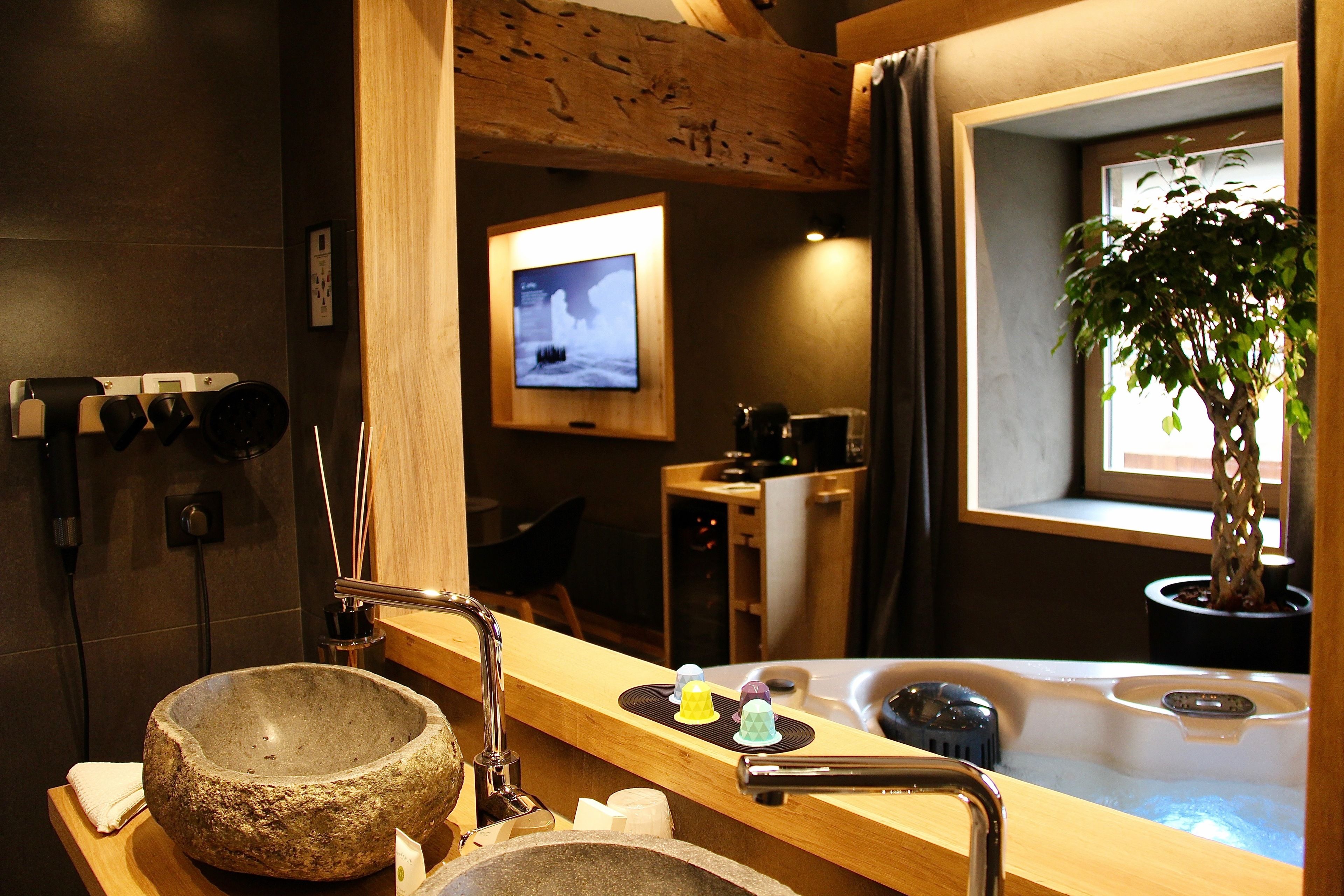 Romantic Suite, 1 King Bed, Hot Tub | Bathroom sink