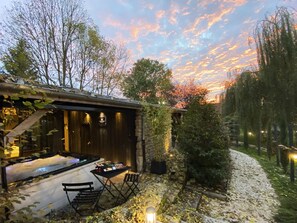 Romantisk dobbeltrom, spabadekar | Terrasse/patio