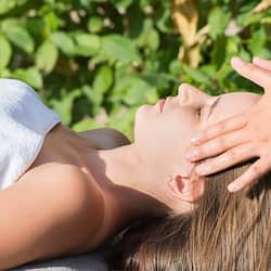 Un sauna, baño turco, tratamientos corporales, aromaterapia