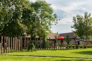 Sengetøy av topp kvalitet, minibar, safe på rommet og skrivebord