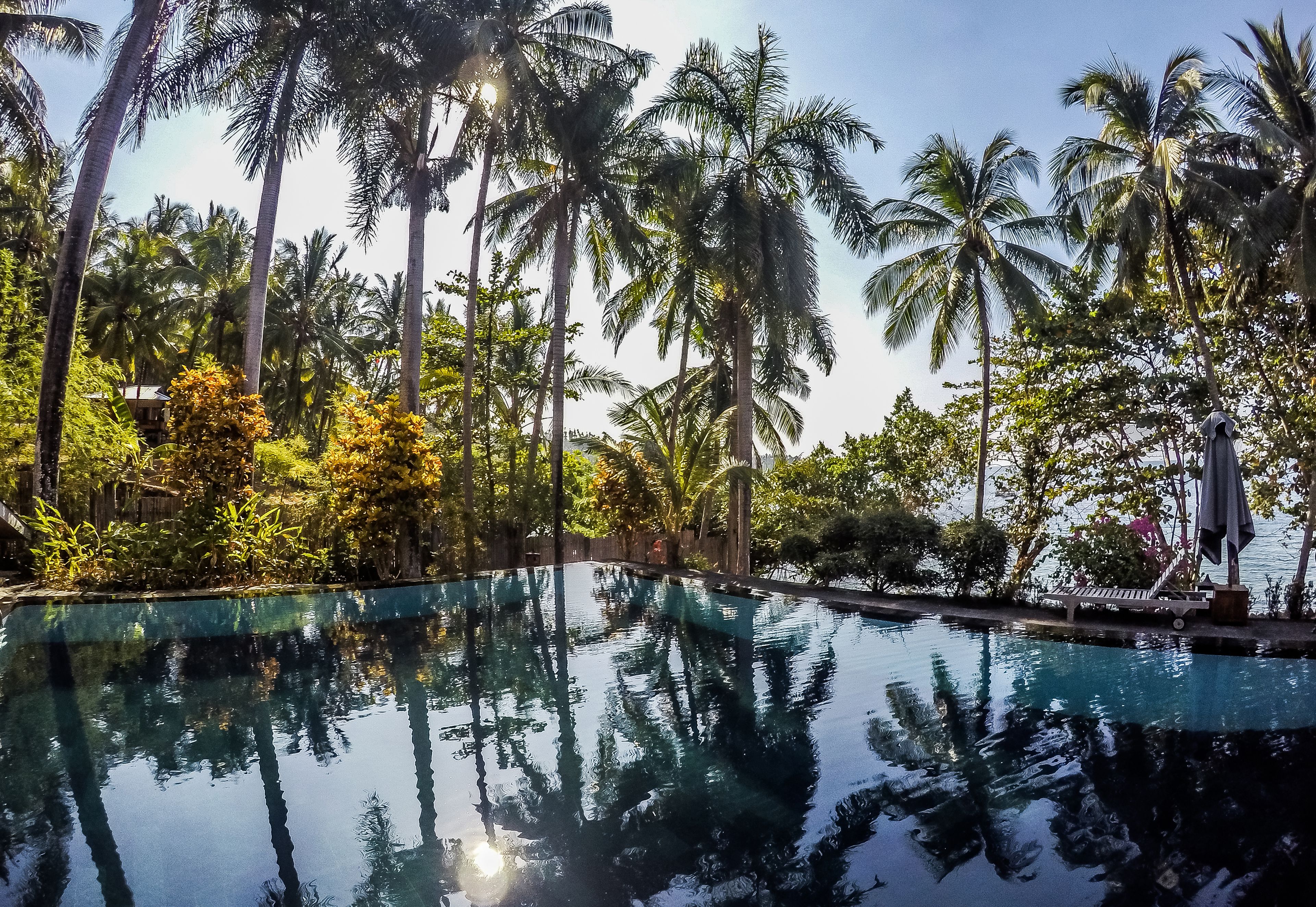 3 outdoor pools, a natural pool