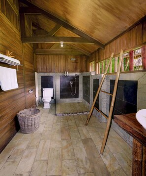 Bathroom shower - Janji Laut Resort (Tombariri)