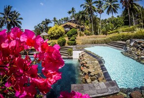 3 outdoor pools, a natural pool - Janji Laut Resort (Tombariri)