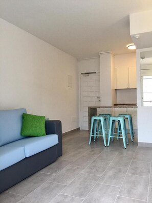 30-Zoll-Flachbildfernseher mit Satellitenempfang, Fernseher