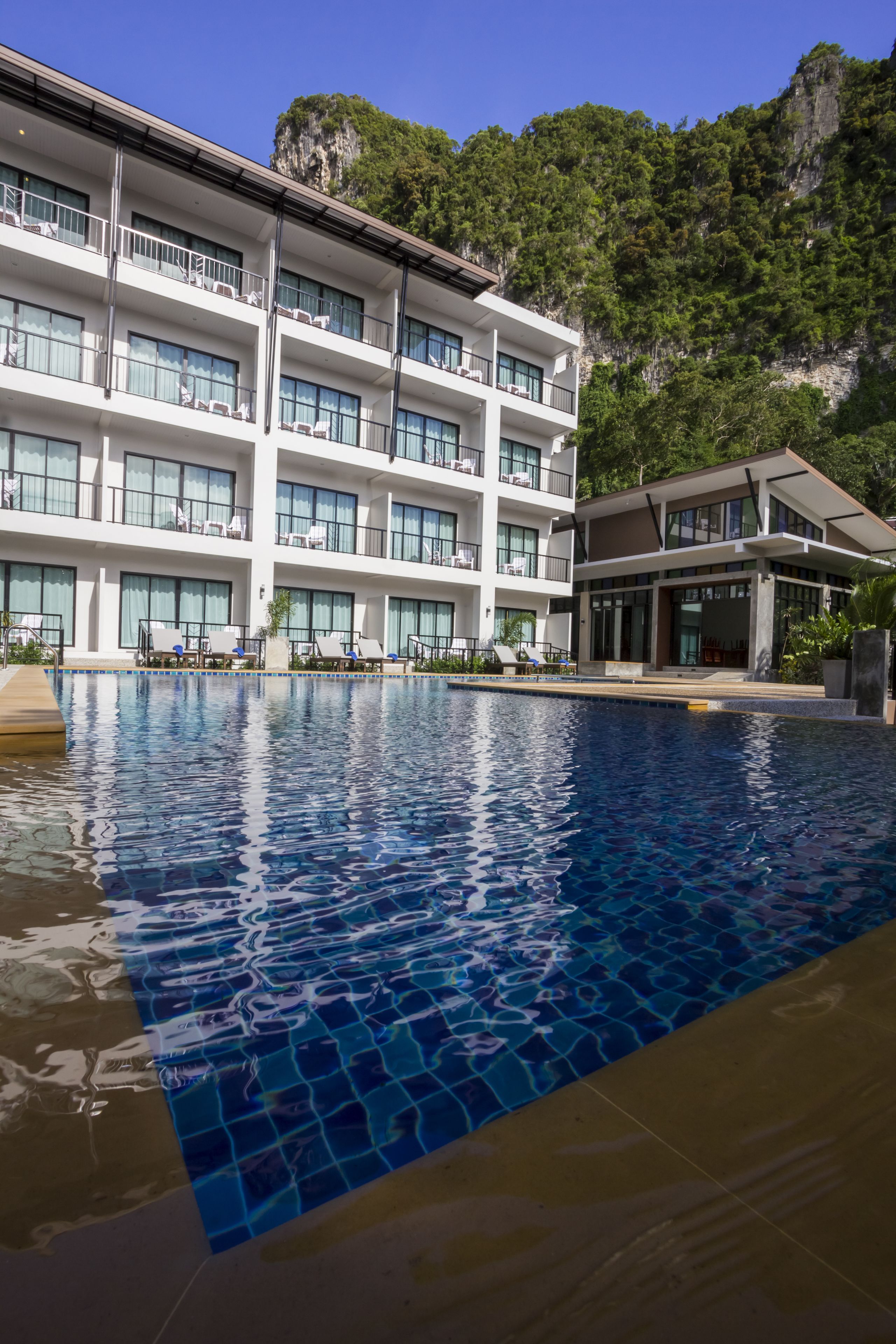 Outdoor pool, pool loungers