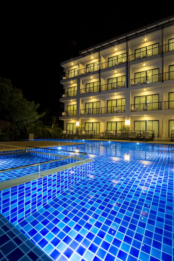 Outdoor pool, pool loungers