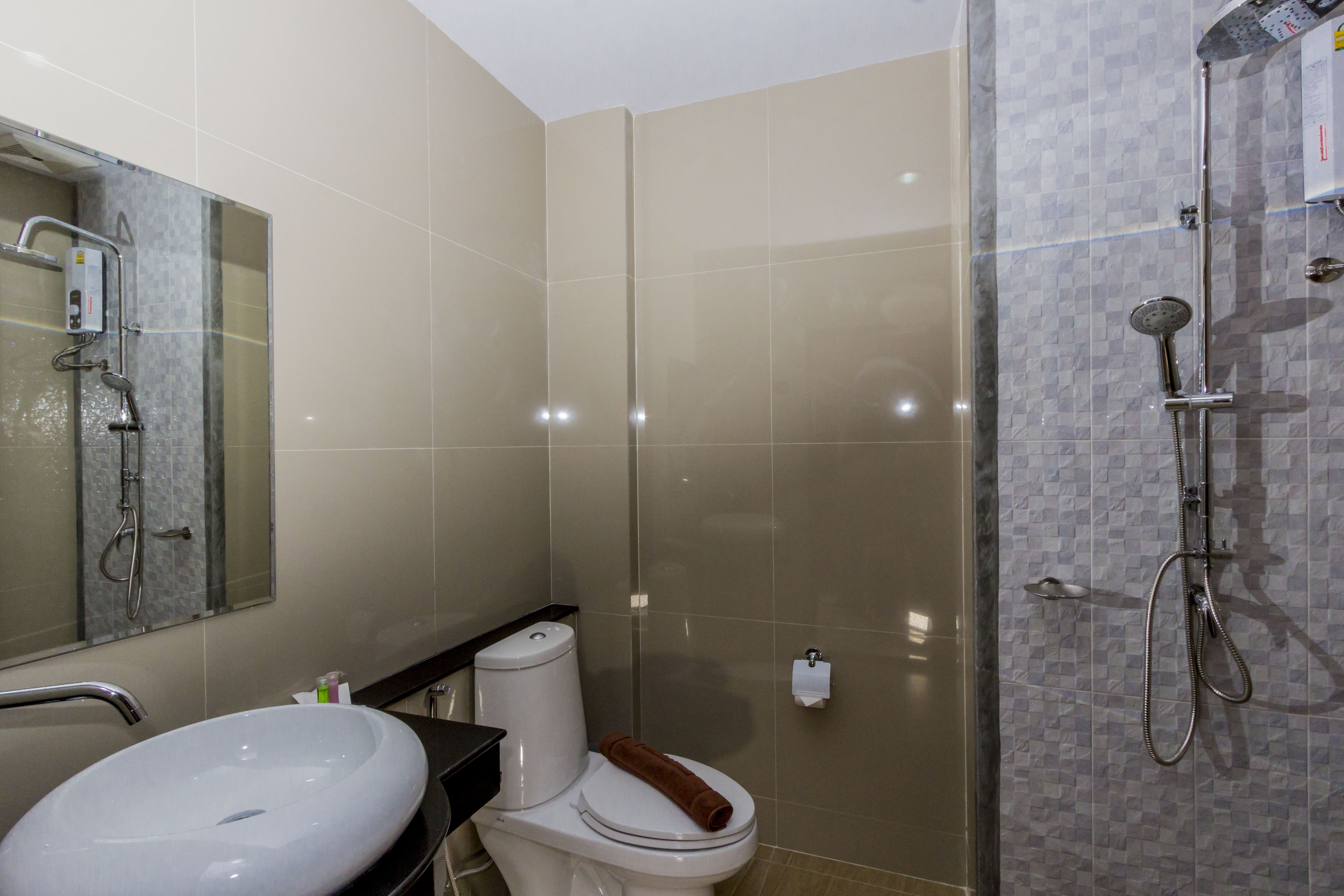 deluxe room | bathroom | towels