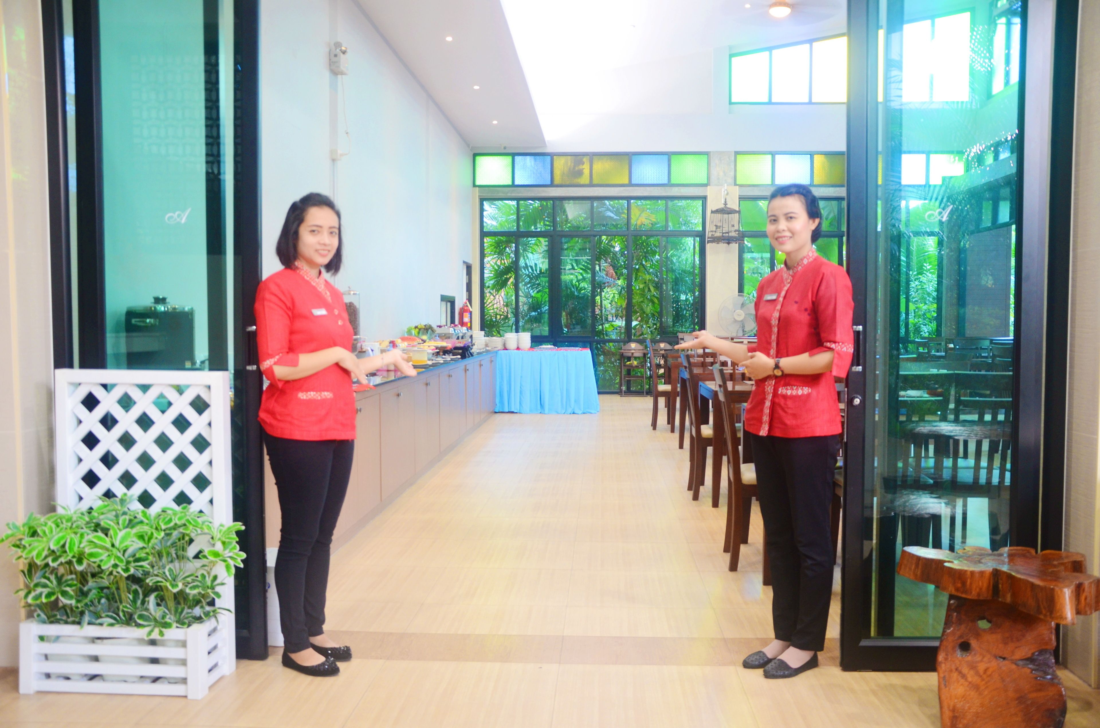 daily buffet breakfast (thb 200 per person)