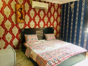 Bureau, Wi-Fi gratuit, draps fournis