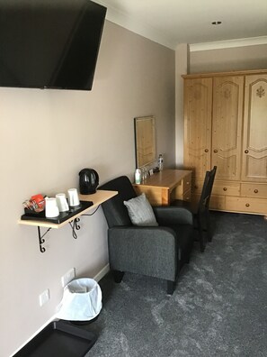 Tomannsrom – familie (Room 8 - Room Only) | 1 soverom, individuelt dekorert, individuelt innredet og skrivebord