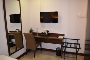 Quarto casal luxo, 1 cama Queen | Comodidades do quarto