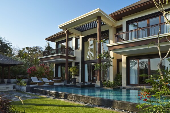 A modern two-story house with a swimming pool, large windows, and a balcony. - Bali National Golf Villas (Nusa Dua)
