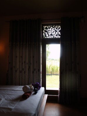 1 bedroom, premium bedding, desk, rollaway beds