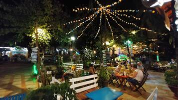 Breakfast, lunch, dinner served; international cuisine, garden views