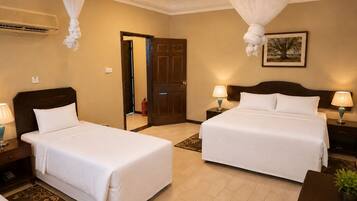 Premium Apartment | In-room safe, desk, laptop workspace, blackout drapes