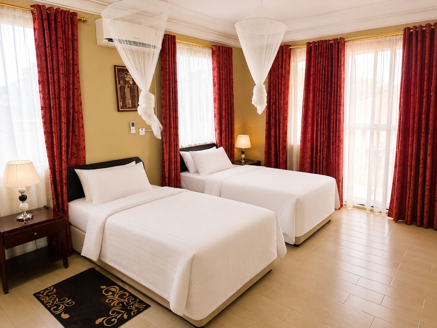 Deluxe Twin Room | In-room safe, desk, laptop workspace, blackout drapes