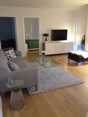 Appartement, 2 chambres, balcon | Salle de séjour