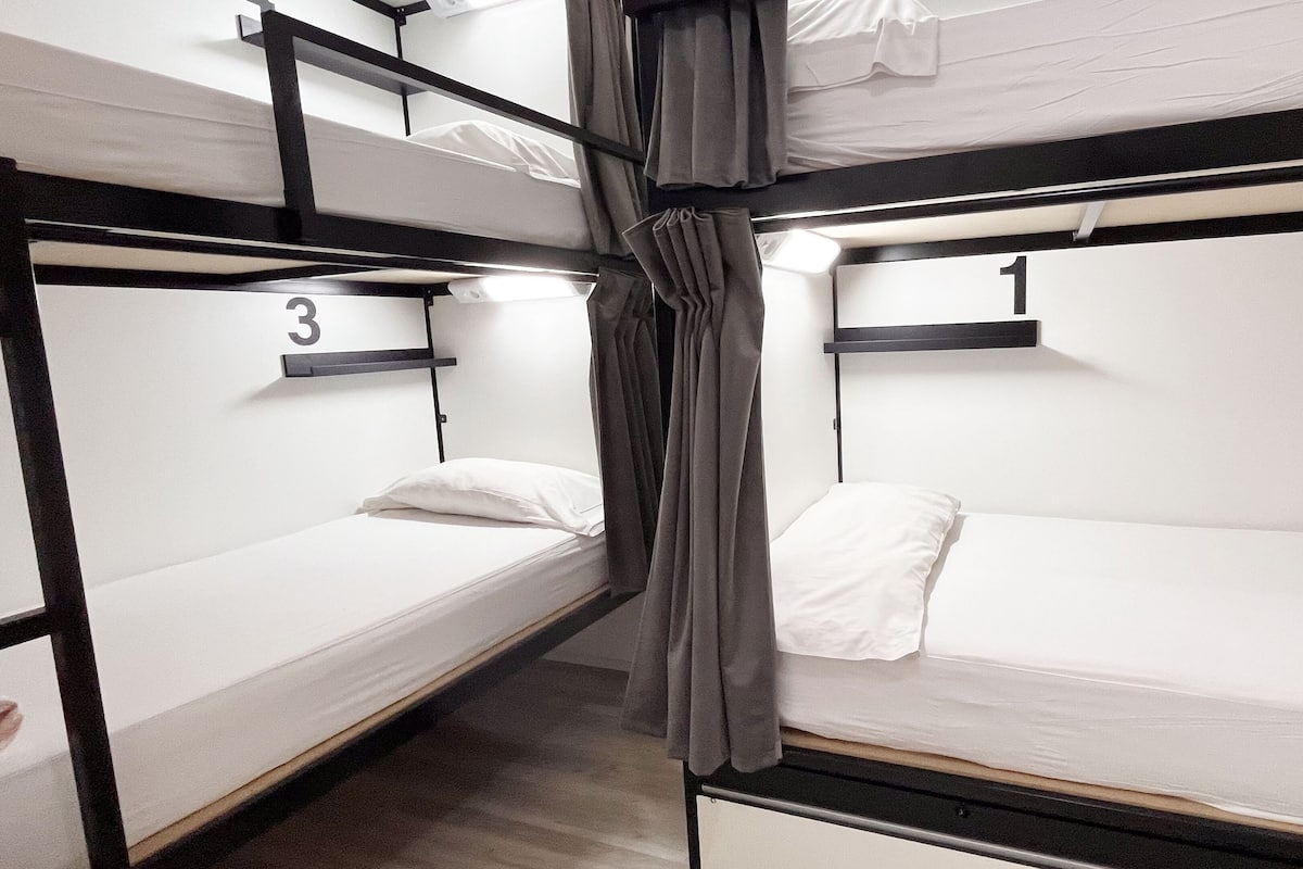 Caja de seguridad en la habitación, wifi gratis y ropa de cama