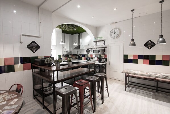 Refrigerador y microondas 