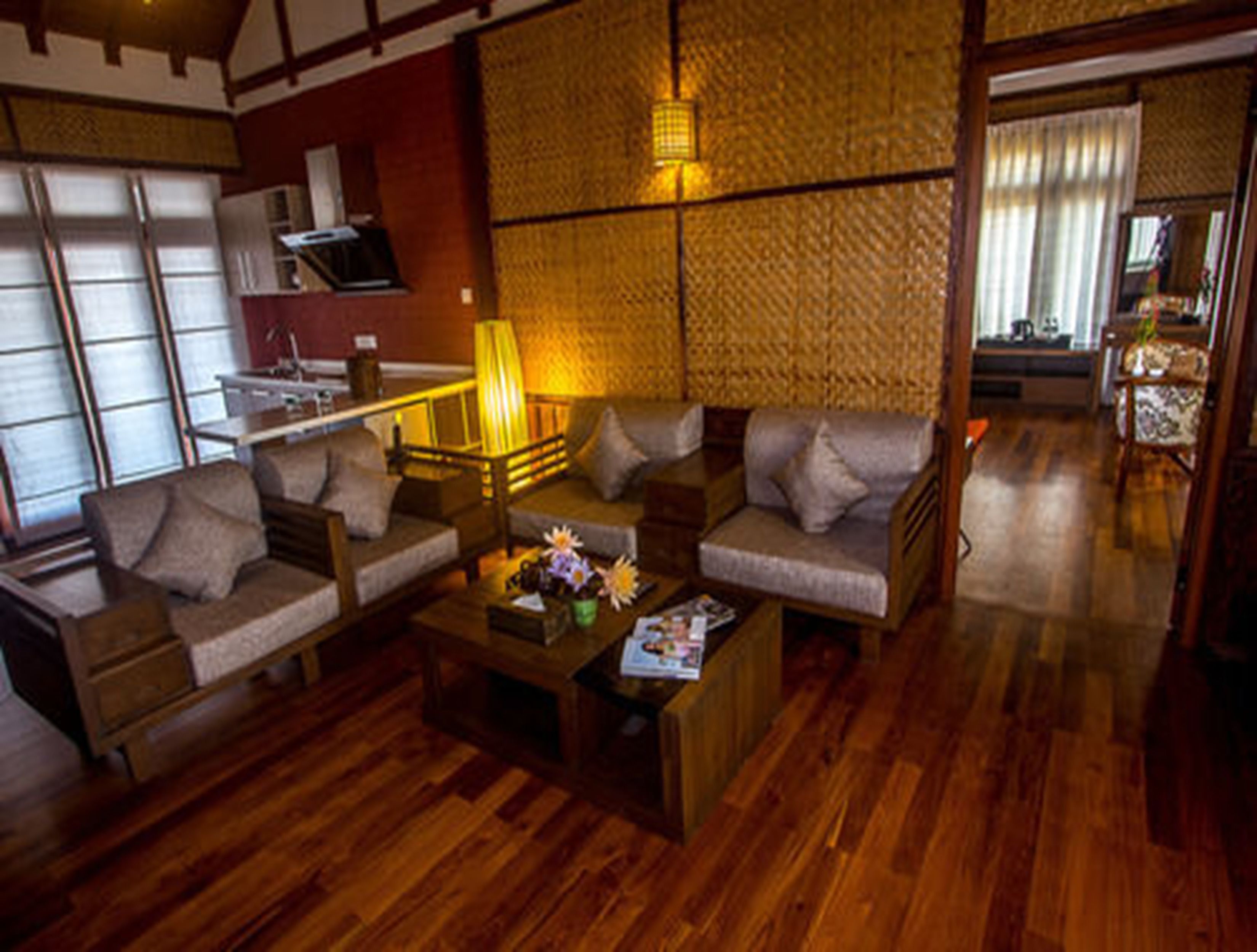 suite | living area | 32-inch flat-screen tv with satellite channels, tv