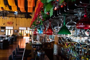 Bar (on property) - Royal Nadi Resort (Nyaungshwe)