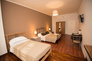 Triple Room | Desk, free WiFi - Baciami Ancora (Bari)
