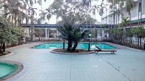 Outdoor pool - Seasons of Yangon International Airport Hotel (Yangon)