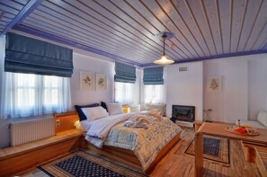 Suite junior, Terraza | Sábanas de algodón egipcio, ropa de cama de alta calidad y edredón