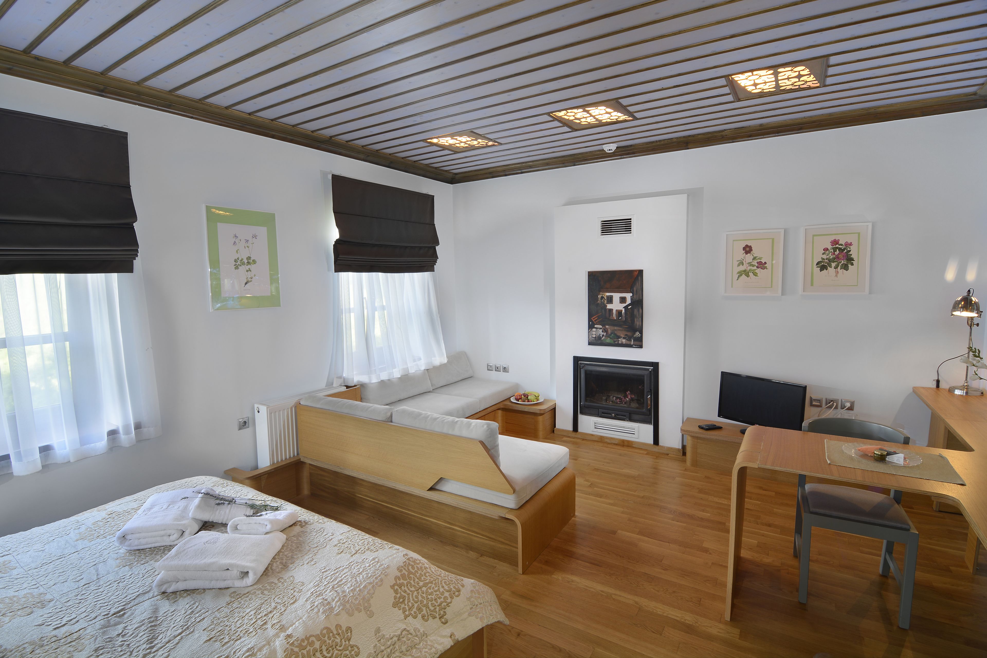 executive suite, fireplace, mountain view | view from room