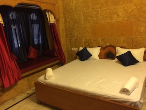 Deluxe Room, 1 Bedroom | Rollaway beds, free WiFi