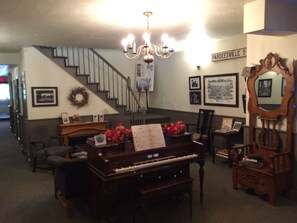 Lobby - Hunters Grille and Tap at The Grafton Inn (Grafton)