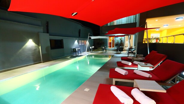 Outdoor pool - Fahrenheit Loft (Lagos)