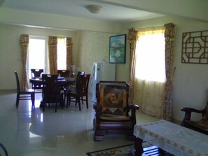 Síkképernyős tévé