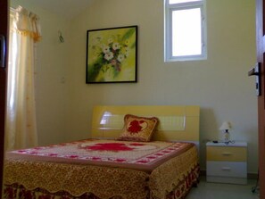 Premium bedding, desk, free WiFi, bed sheets - La Residnce les Badamiers (Trou d'Eau Douce)