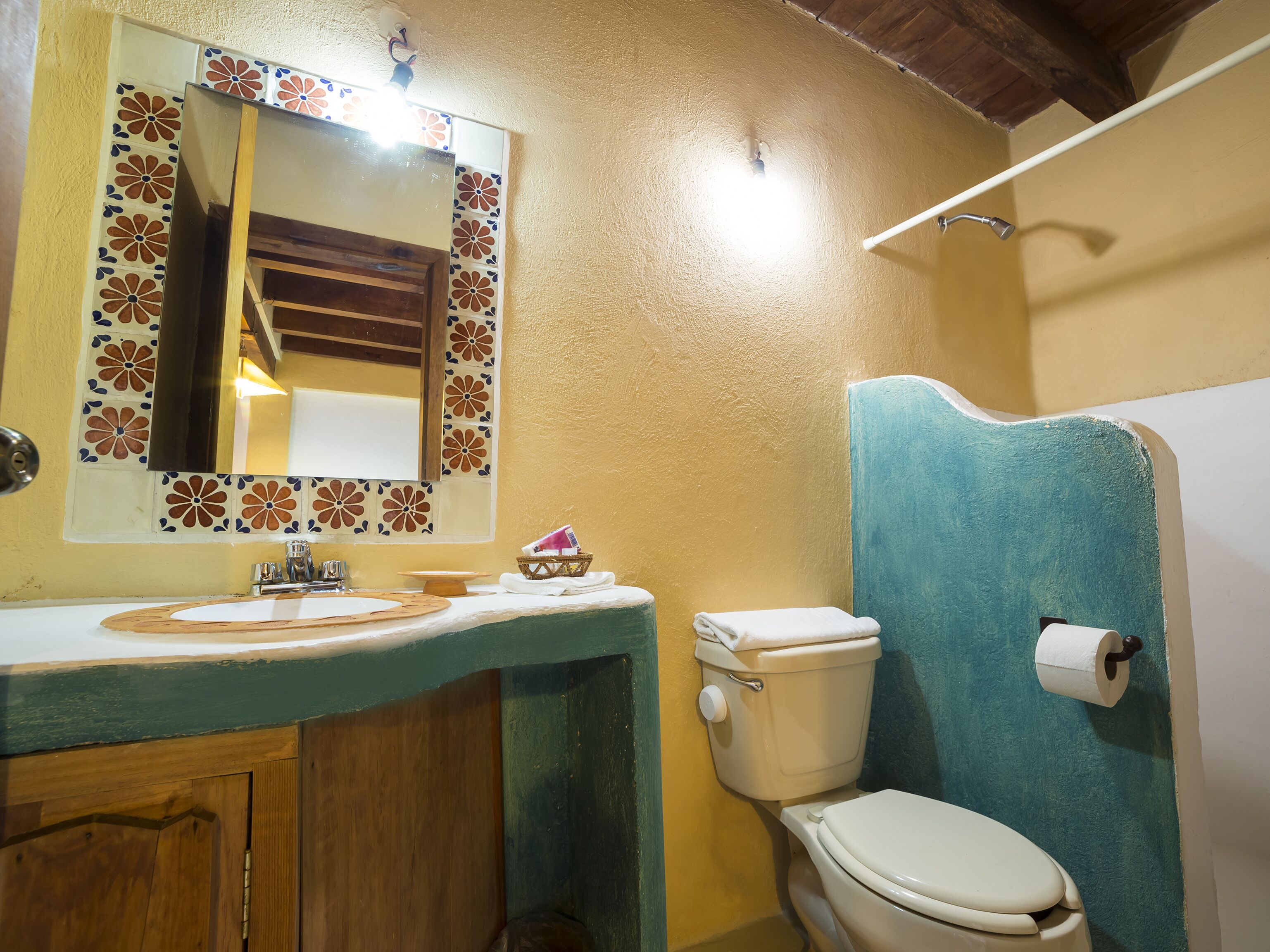 standard triple room | bathroom | shower, free toiletries, towels, soap