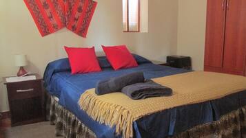 Habitación doble superior, baño privado | Cunas, camas extra y wifi gratis