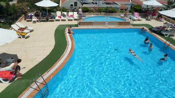 Outdoor pool, pool loungers