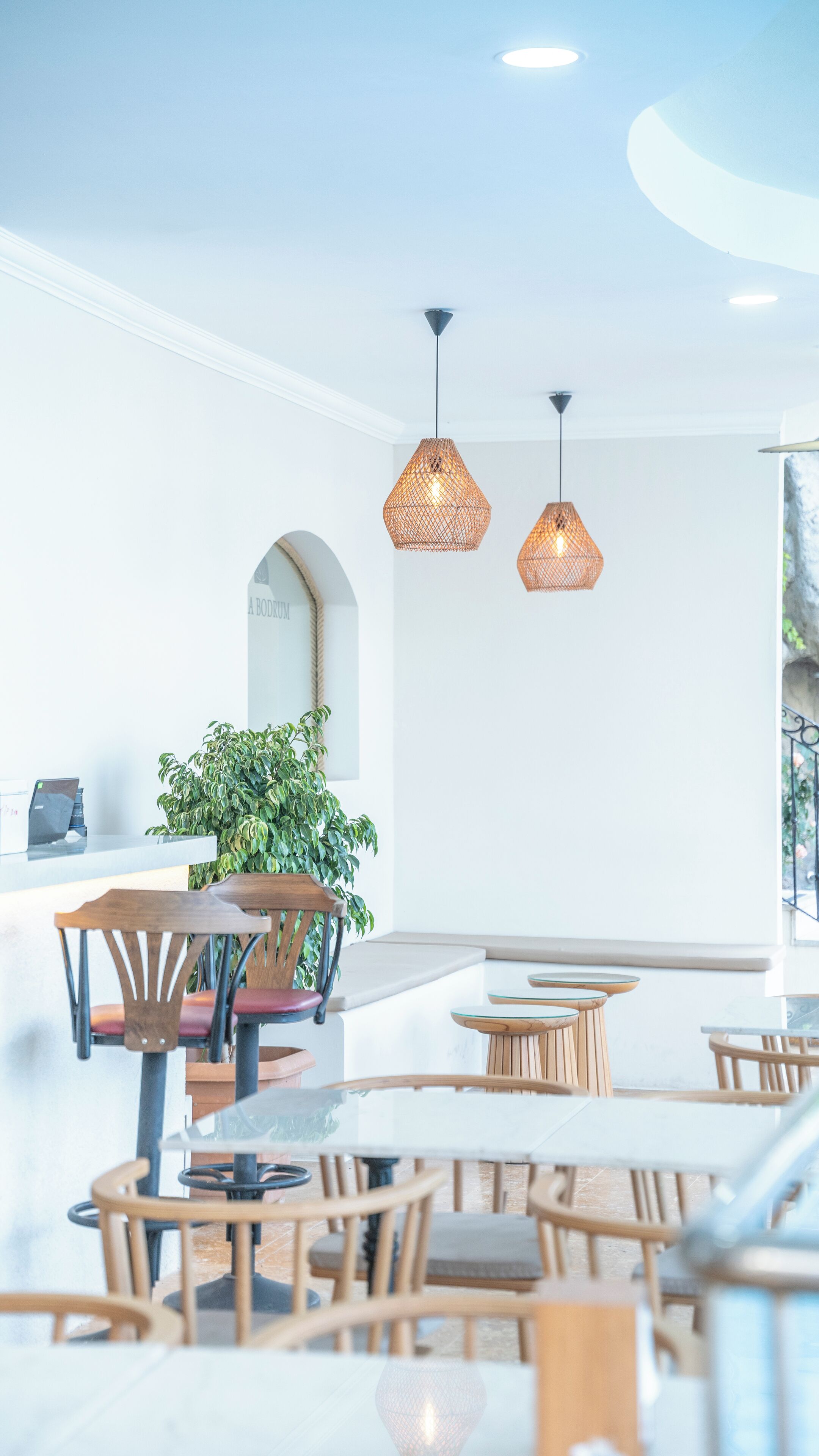 Breakfast, lunch and dinner served