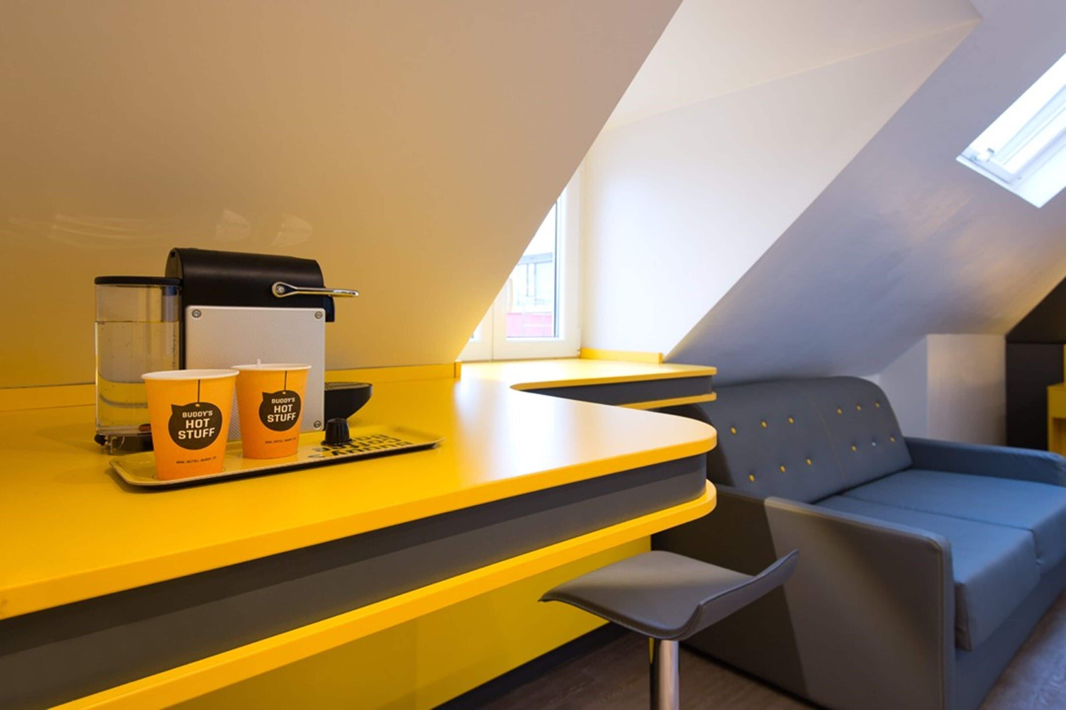 Desk, soundproofing, free WiFi, bed sheets