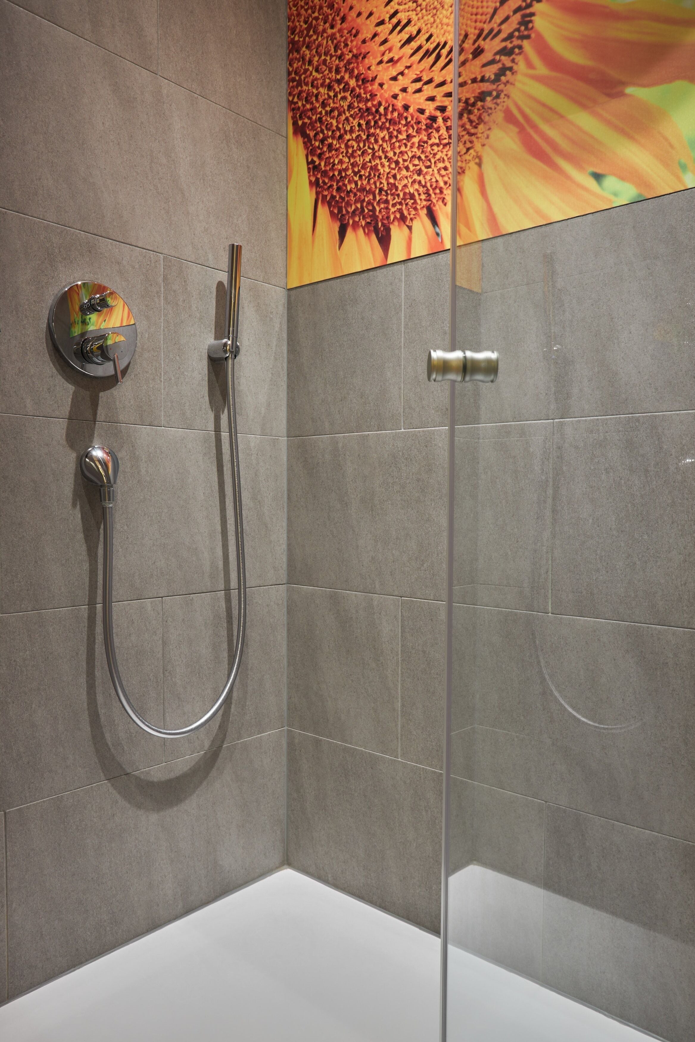 comfort double room (15 m²) | bathroom | shower, rainfall showerhead, free toiletries, hair dryer