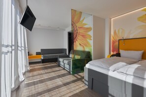 Escritorio, sistema de insonorización, wifi gratis y ropa de cama 